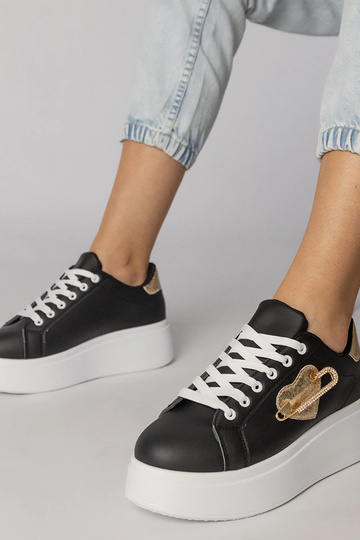 Balti sportiniai bateliai...