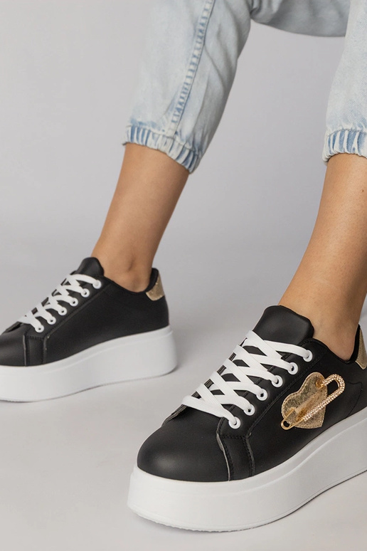 Balti sportiniai bateliai su raudona...