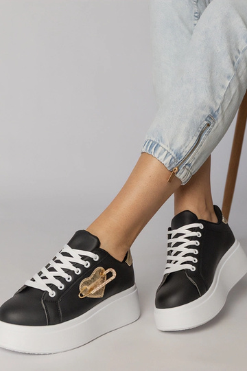 Balti sportiniai bateliai... 2