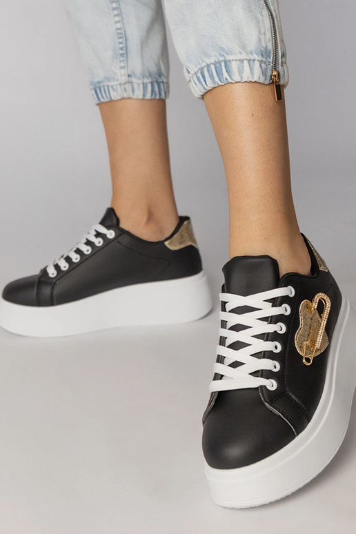 Balti sportiniai bateliai su raudona...