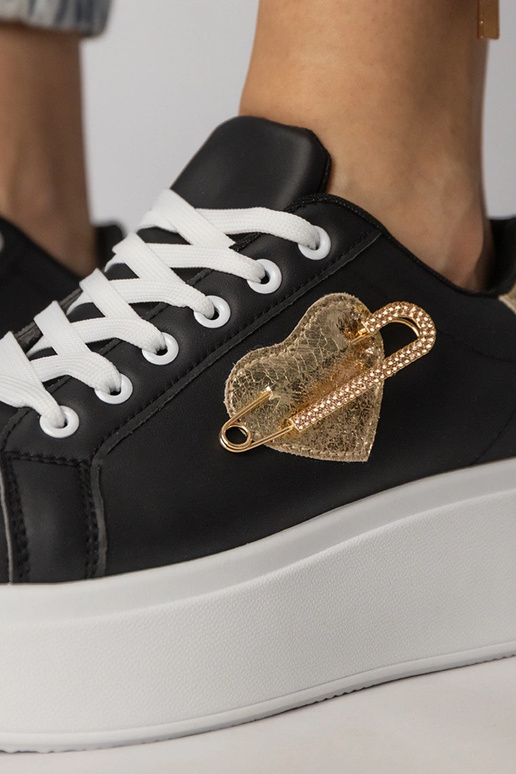 Balti sportiniai bateliai su raudona...