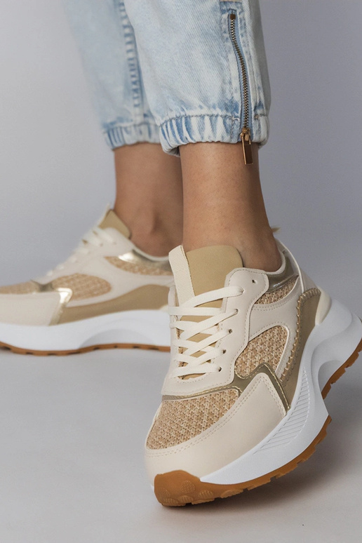 Juodi sportiniai bateliai su pinto...