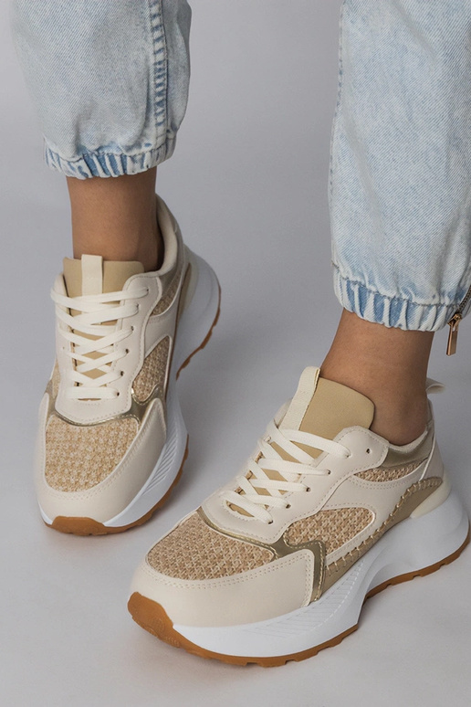 Juodi sportiniai bateliai su pinto...