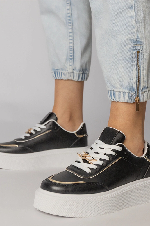 Balta-sidabriniai sportiniai bateliai...