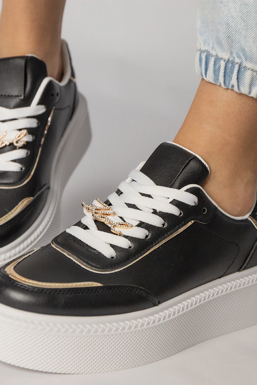 Balta-sidabriniai sportiniai bateliai...