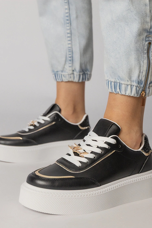 Balta-sidabriniai sportiniai bateliai...