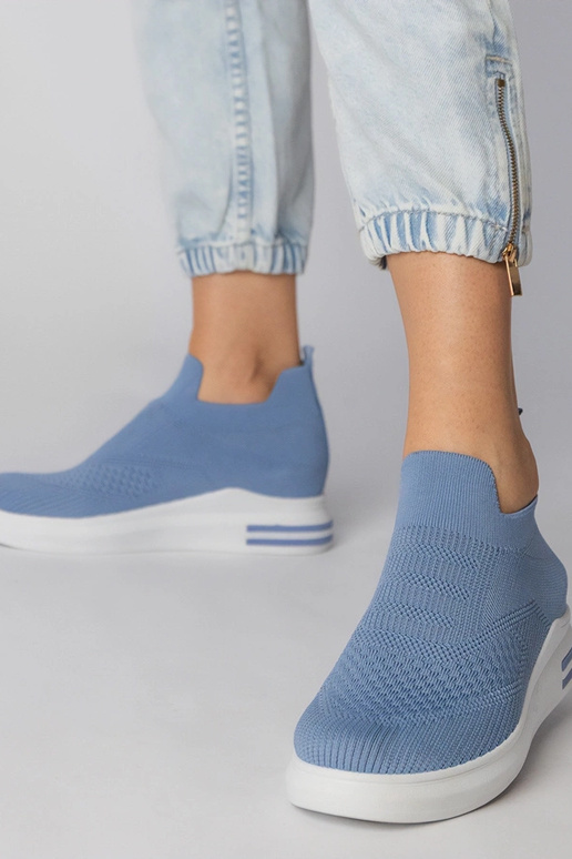 Rudi sportiniai įsispiriami bateliai,...