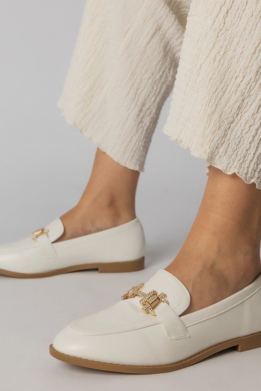 Juodi sportiniai bateliai ant...