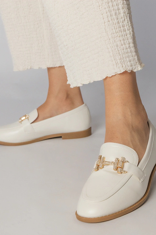 Juodi sportiniai bateliai ant...