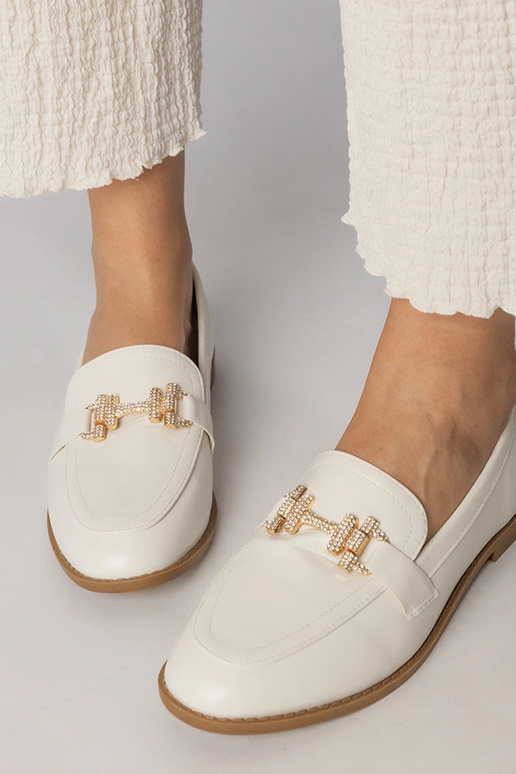 Juodi sportiniai bateliai ant...