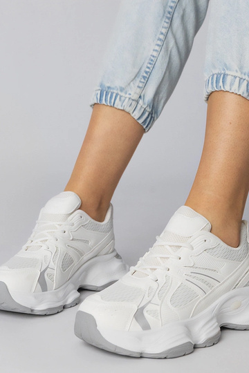 Smėlio spalvos sportiniai...