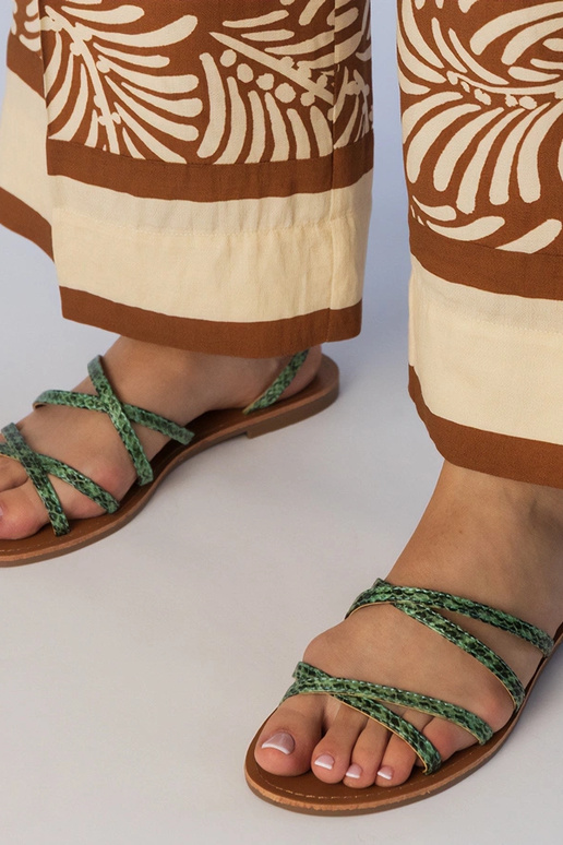 Rožiniai sandalai ant plokščios...