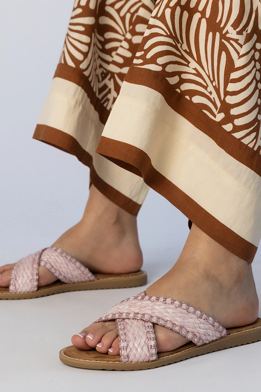 Juodos moteriškos pintos šlepetės,...