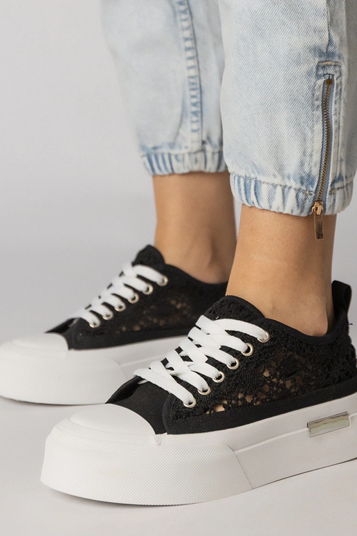 Juodi sportiniai bateliai su...