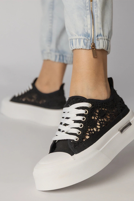 Juodi sportiniai bateliai su...