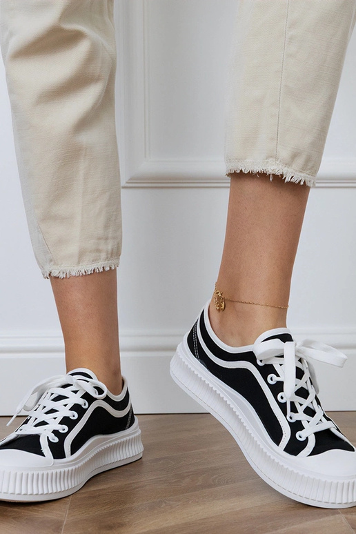 Pilki moteriški bateliai ant...