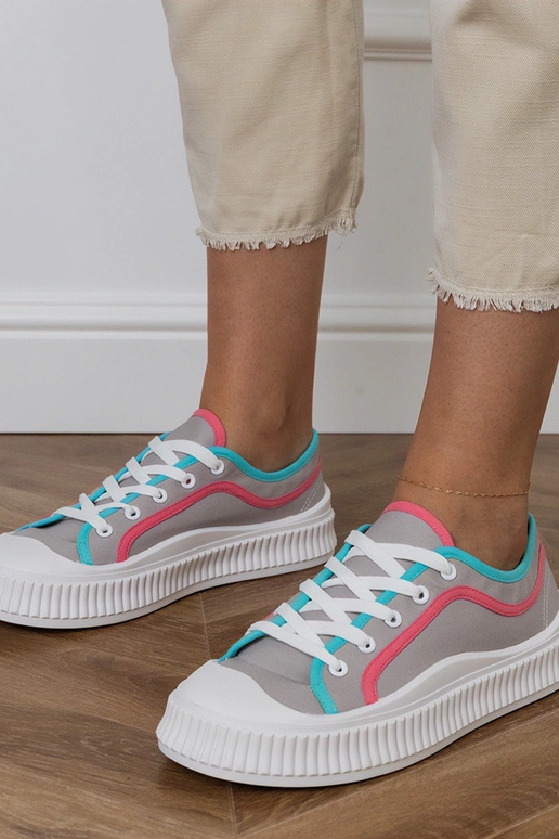 Mėlyni moteriški bateliai ant...