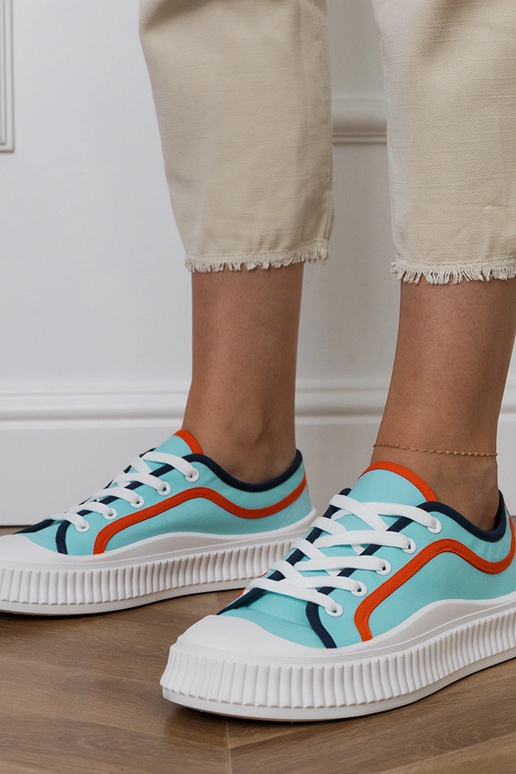 Balti moteriški bateliai ant...