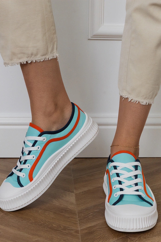 Balti moteriški bateliai ant...