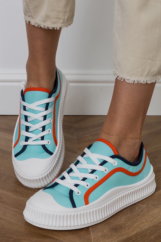 Balti moteriški bateliai ant...