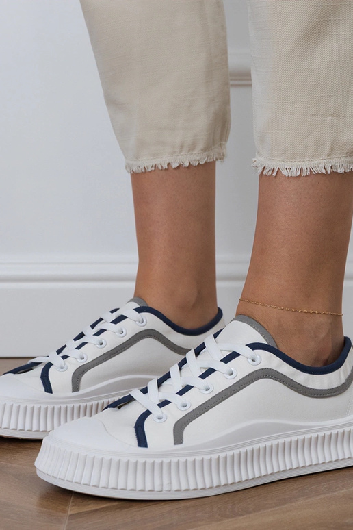 Pilki moteriški bateliai ant...