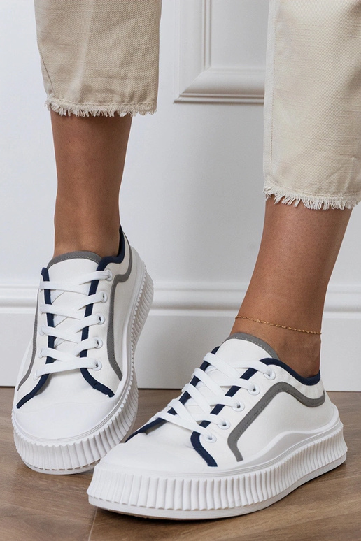 Pilki moteriški bateliai ant...