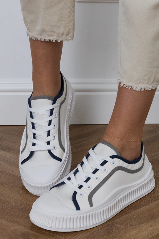 Pilki moteriški bateliai ant...