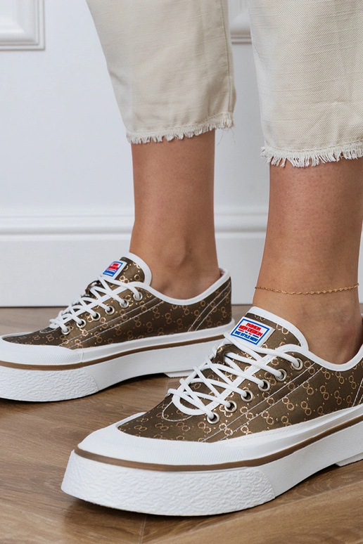 Juodi moteriški bateliai ant...