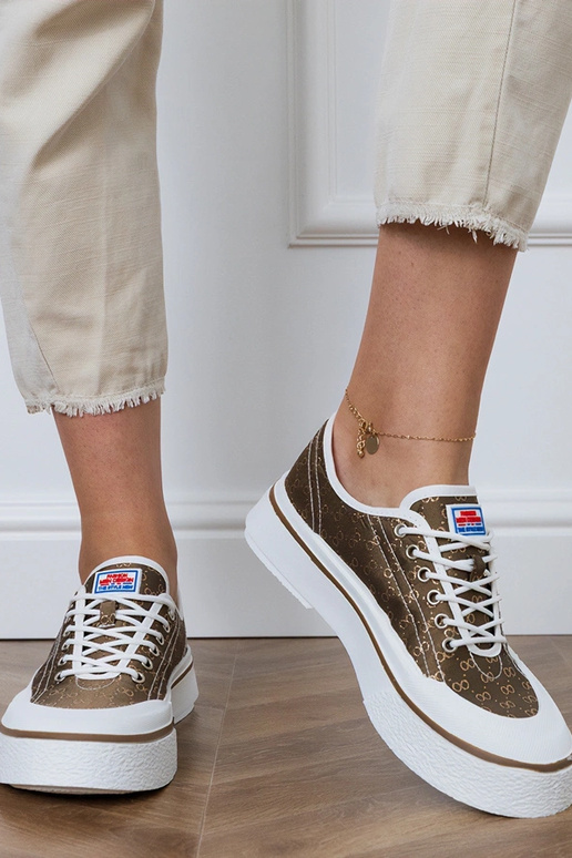 Juodi moteriški bateliai ant...