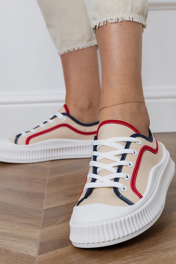 Balti sportiniai bateliai...