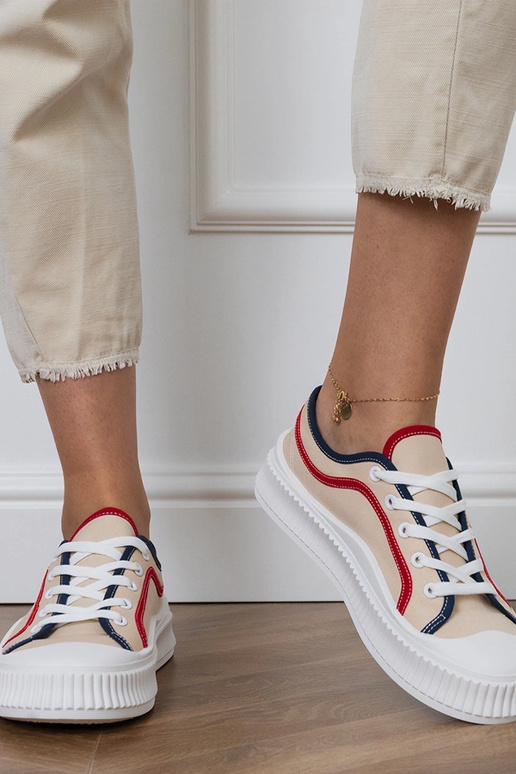 Balti sportiniai bateliai su...