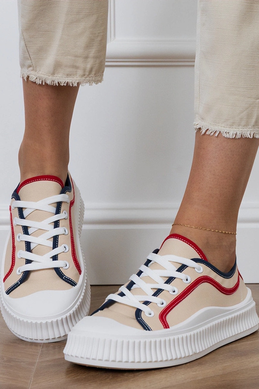 Balti sportiniai bateliai su...