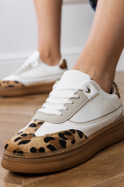 Juodi sandalai espadriliai ant žemos...