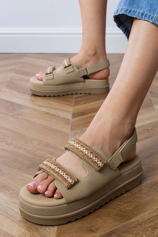 Rudos šlepetės su sagtimis ant...