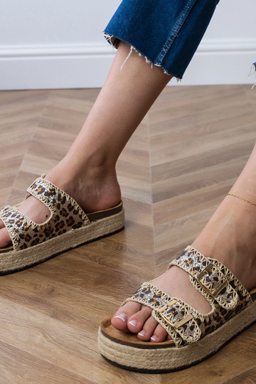 Leopardo rašto blizgančios espadrilės su sagtimis Induri 2