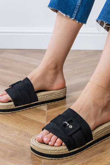 Juodos šlepetės ant... 2