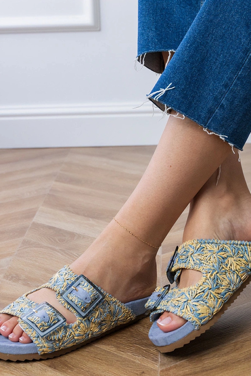 Mėlynos megztos šlepetės su sagtimis...