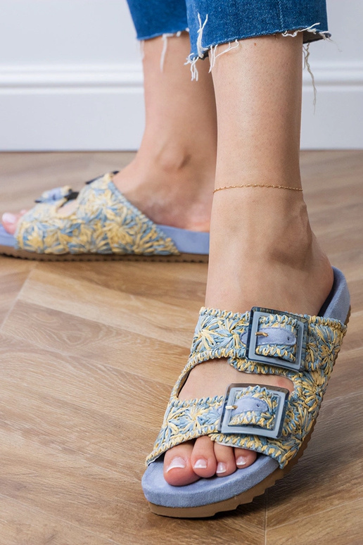 Mėlynos megztos šlepetės su sagtimis...