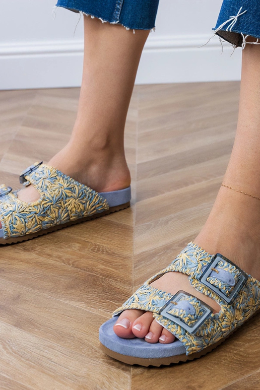 Mėlynos megztos šlepetės su sagtimis...