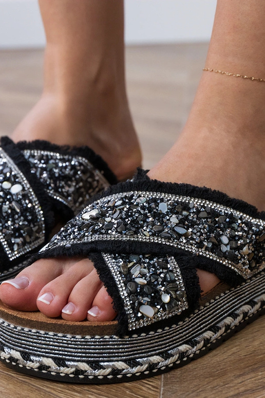 Juodos šlepetės su cirkoniais ant...