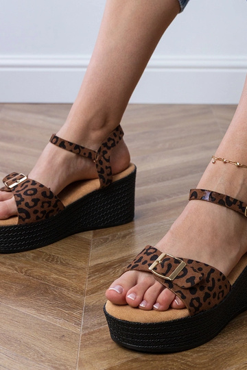Auksinės espadrilių tipo šlepetės su kriauklelėmis, „Morsa"