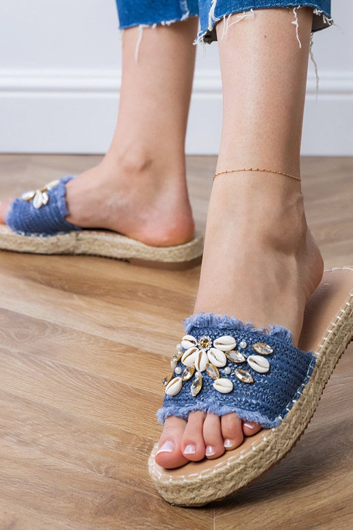 Mėlynos pintos espadrilės su... Mėlynos pintos espadrilės su...
