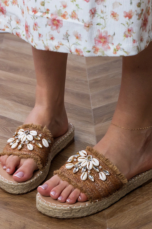 Rudos pintos espadrilės su... Rudos pintos espadrilės su...