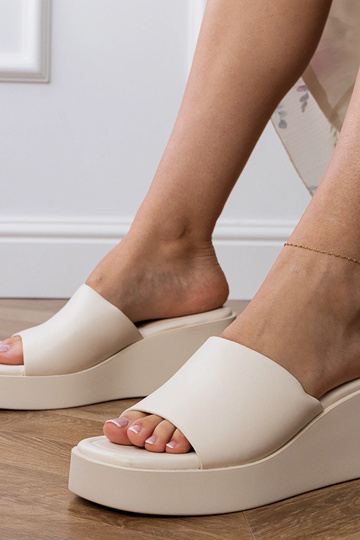 Smėlio spalvos plokščios... 2