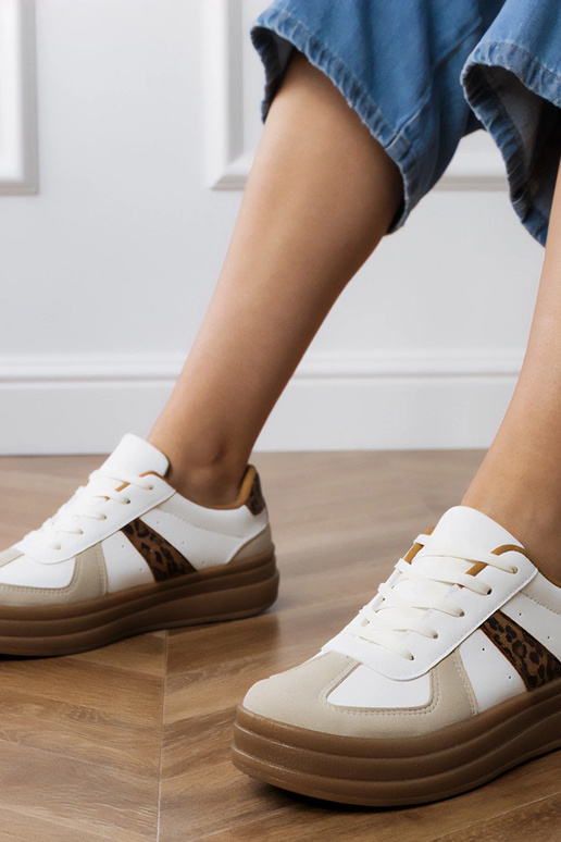 Juodos plokščios šlepetės su sagtimis...