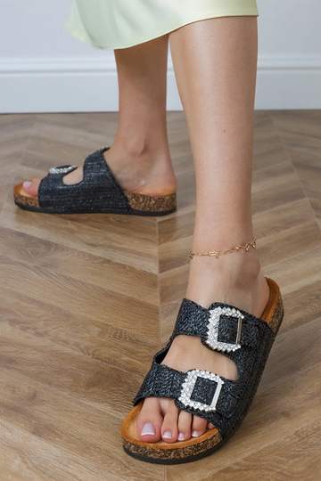 Juodos šlepetės ant...