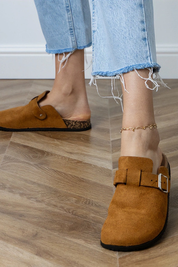 Rudos uždaros šlepetės ant...