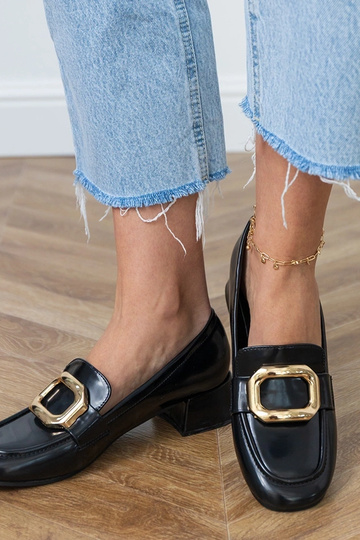 Juodi moteriški pusbačiai...