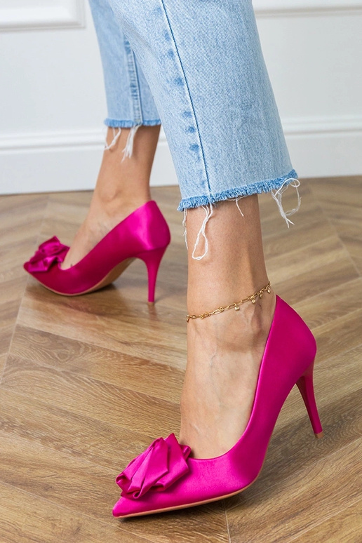 Rožinės šilkinės basutės su gėlyte...