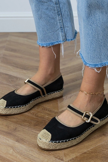 Juodos espadrilės su dekoratyvia sagtimi Pilata
